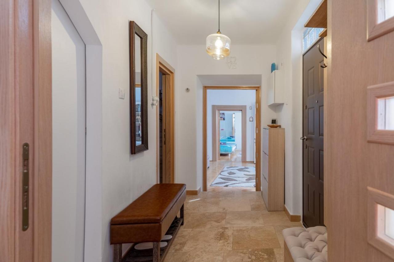 Brasov Centrul Vechi - 67Sqm - 2Min To Counsel Square Apartment Exterior photo